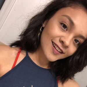 Meet your Posher, Alondra